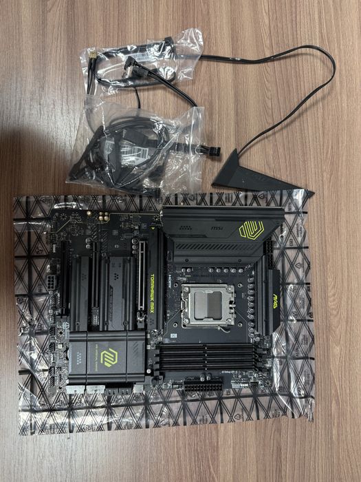 Материнская плата MSI Mag B850 Tomahawk Max WiFi