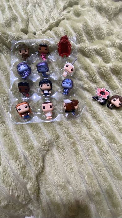 Осд вещи, карты, киндер фигурки, и различные вещи