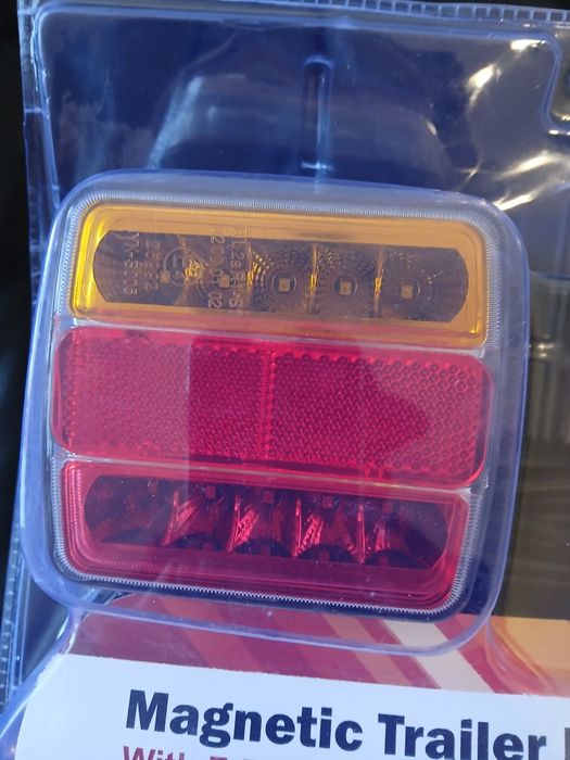 Set lămpi led cu magnet noi ambalate și  sigilate cu clablu de 7,5 M