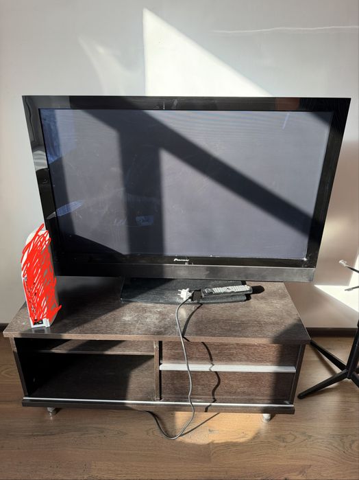 Телевизор Pioneer с тумбой