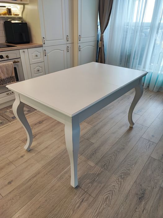 Трапезна разтегателна маса във винтидж стил