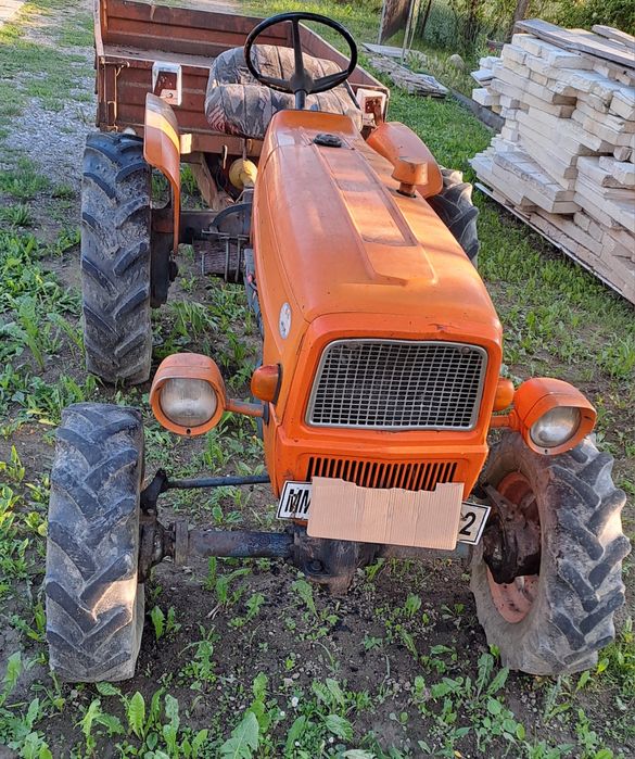 Vând tractor Fiat 215