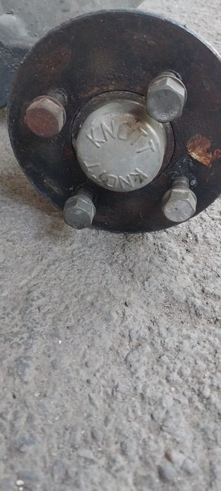 Ось KNOTT для легкового прицепа
