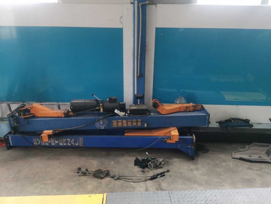 Автомобилен Двуколонен Подемник