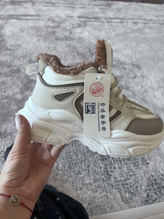 Утепленные кроссовки