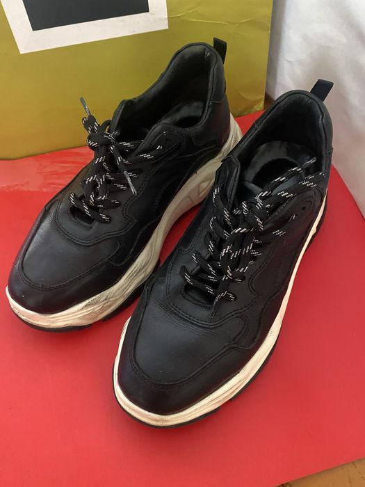 Продам кроссовки