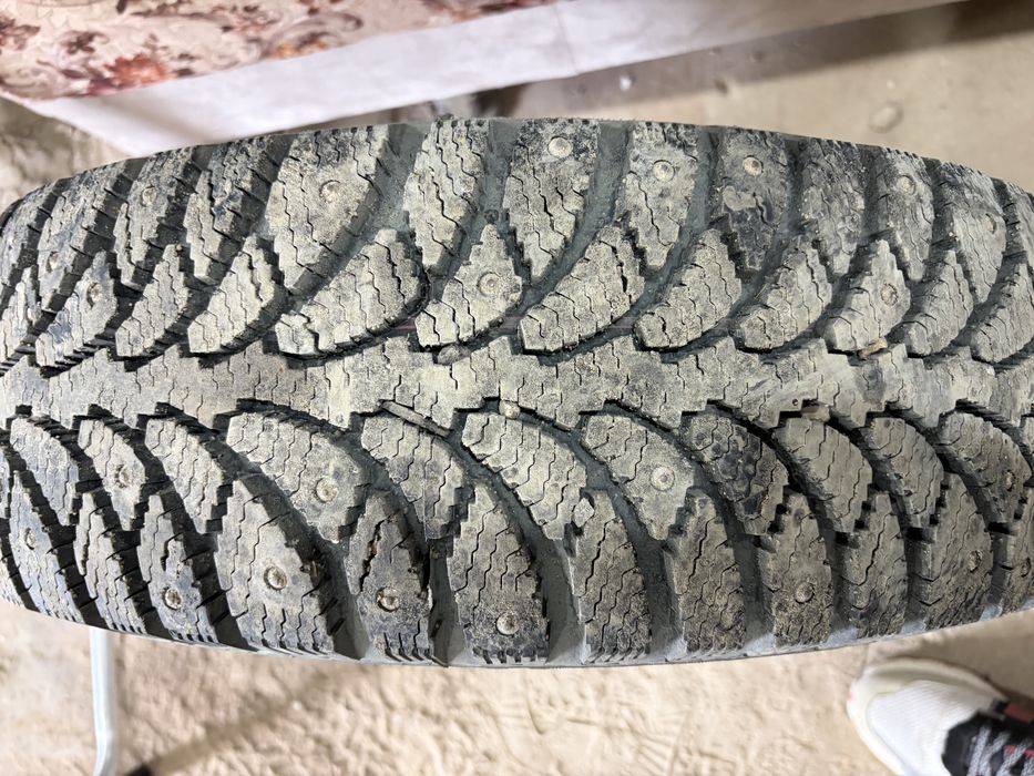 Продам зимние шины Р14