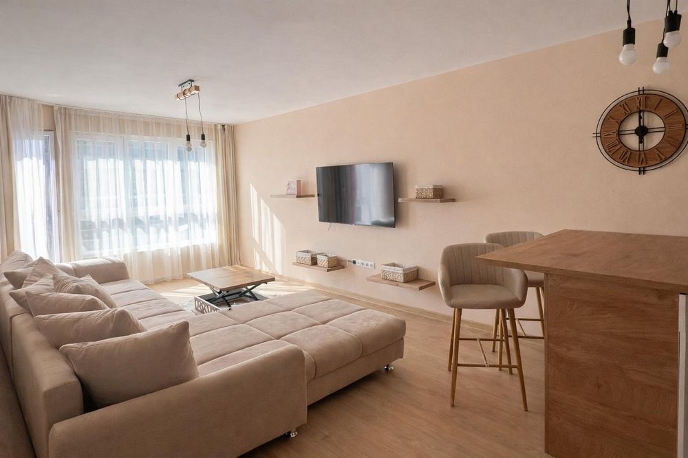 Дава се под наем Тристаен апартамент в Пловдив, Остромила - 98 кв.м за 558.45 € - Снимка #1