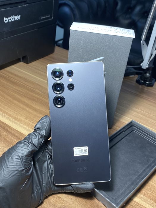 Samsung Galaxy S25 Ultra • 256 GB • Titanium Black