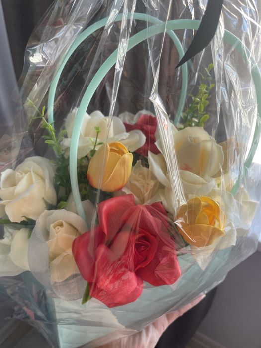 Мыльные розы в корзине