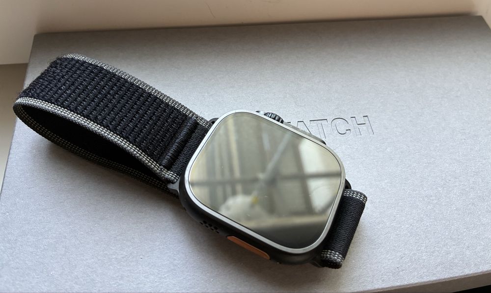 Смарт часовник Apple Watch Ultra 3, Cellular, 49 мм, M/L, Black Titanium, Black/Charcoal