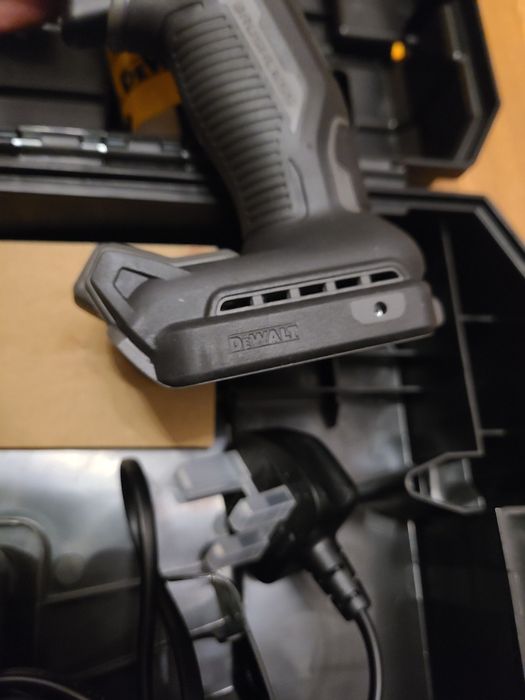 Autofiletanta DeWalt McLaren DCD85M , Baterie 5AH , Incarcator si Vali