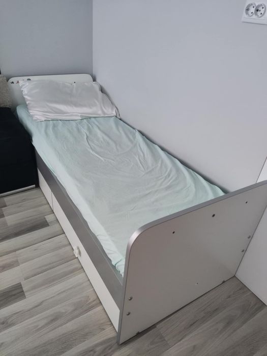 Продавам детско легло