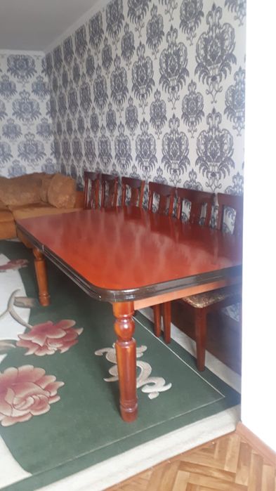 Стол со стульями