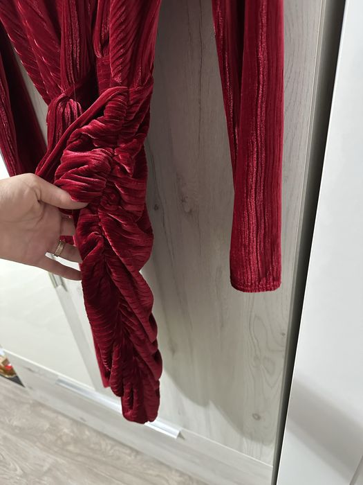 Vand rochie dama ,din catifea ,marimea 34