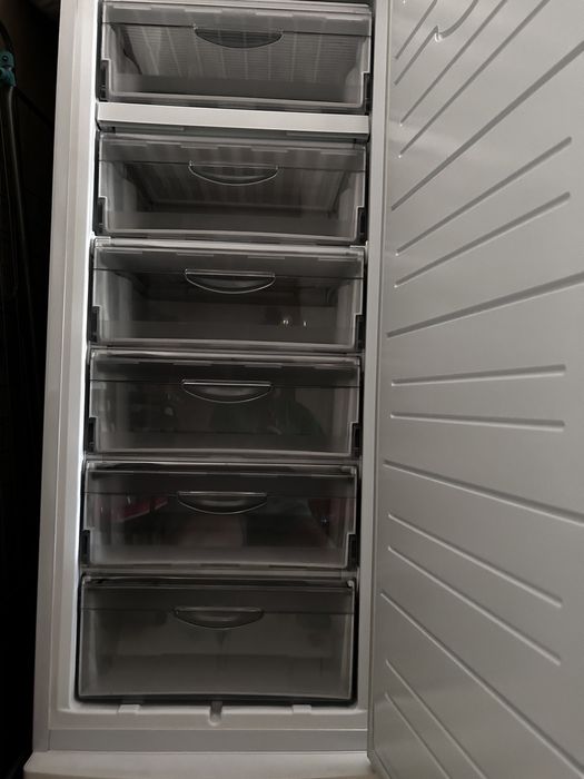 Продам морозильник Атлант срочно