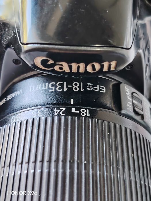 Canon 60D Sotiladi 230 $