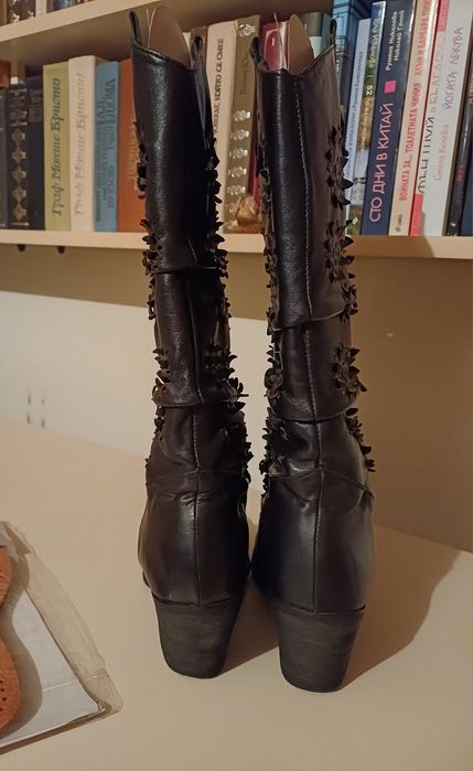 Чизми и ботуши 37 номер + подарък