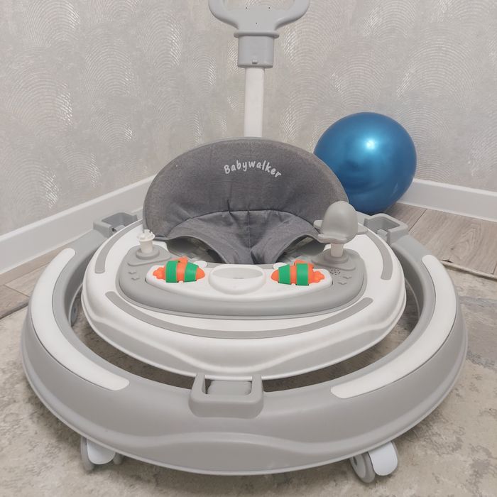 Детский ходунок для первых шагов