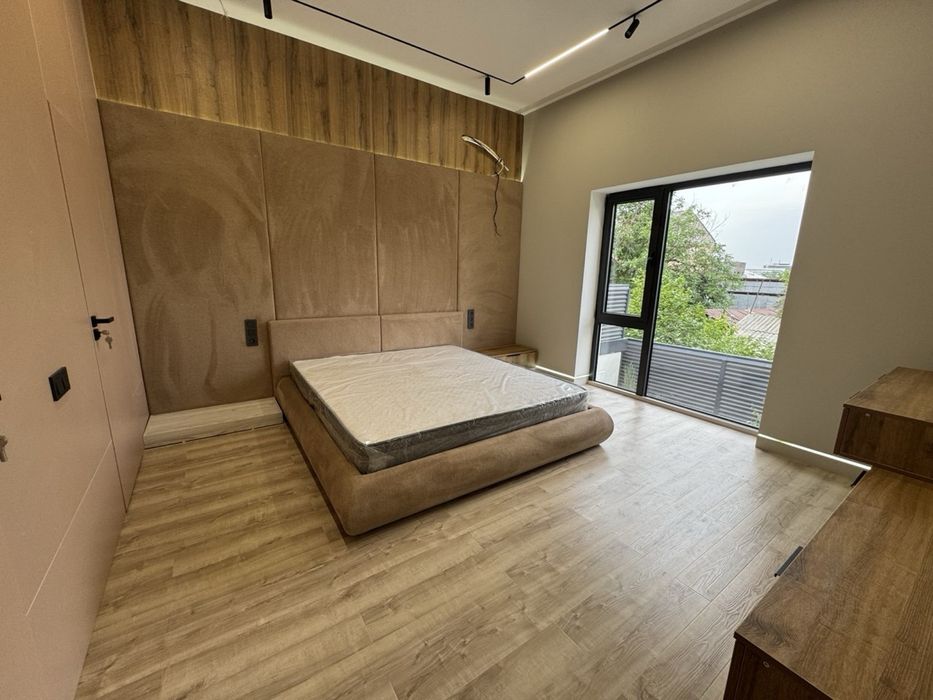 Продам ЕвроДом Центр Луначарского 2 сотки ЛИФТ