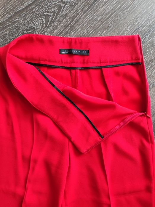 Pantaloni Zara wide leg, de culoare rosie, marimea xs.