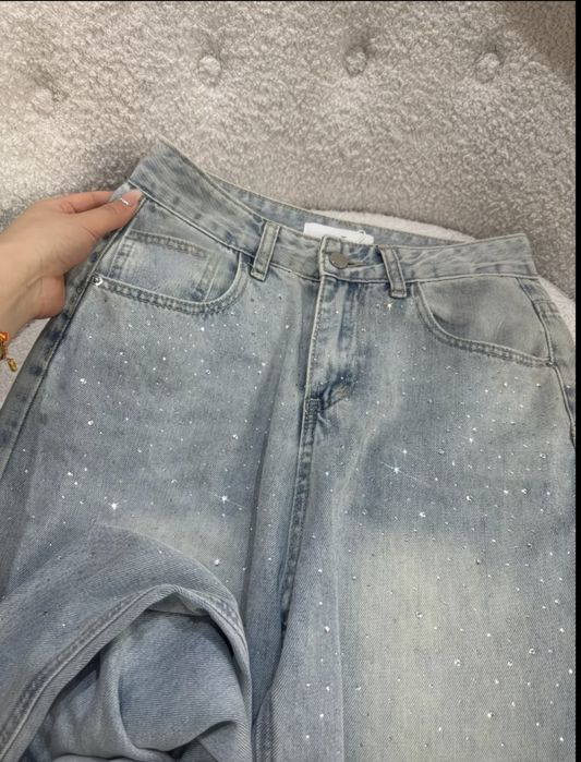 Продам джинсы со стразами