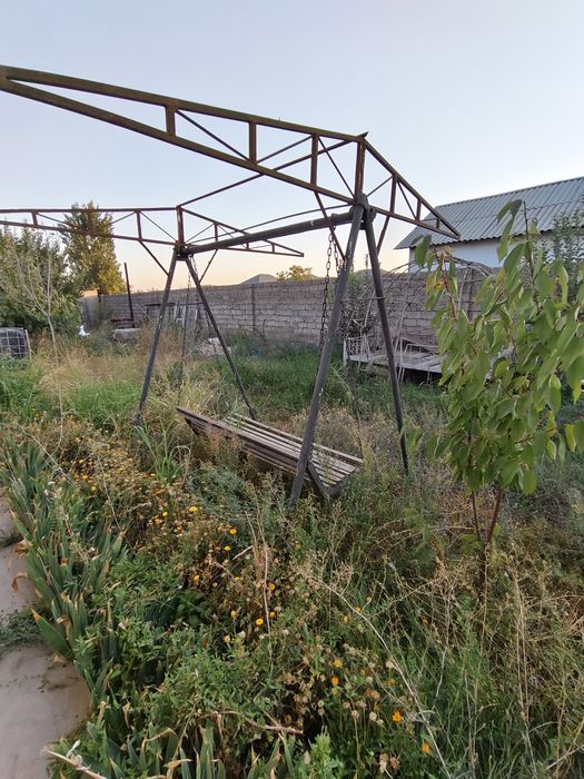 Качели с навесом