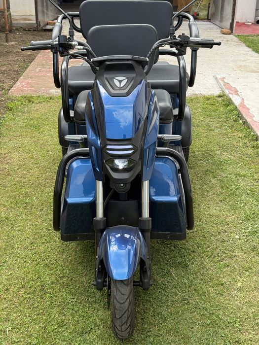 Triciclu Electric Z-TECH ZT-31 cu 2 locuri.DOAR 5 Kilometri Utilizat motor 1500 W 60 V 20 Ah Albastru