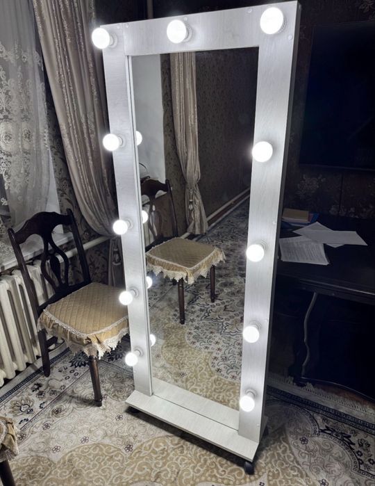 Зеркало с освещением