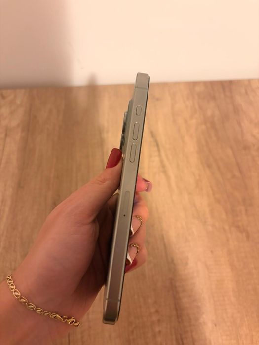 Apple iPhone 15 Pro Max de vânzare