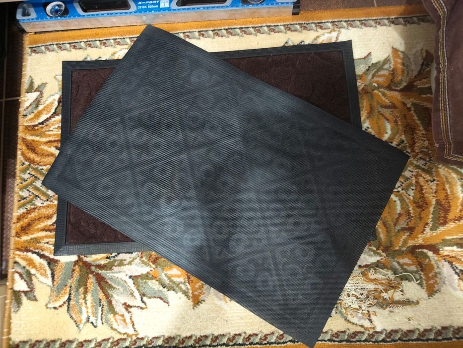 Продам коврик для коридора.