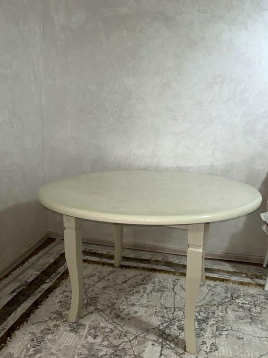 Кухонный круглый стол, красивое