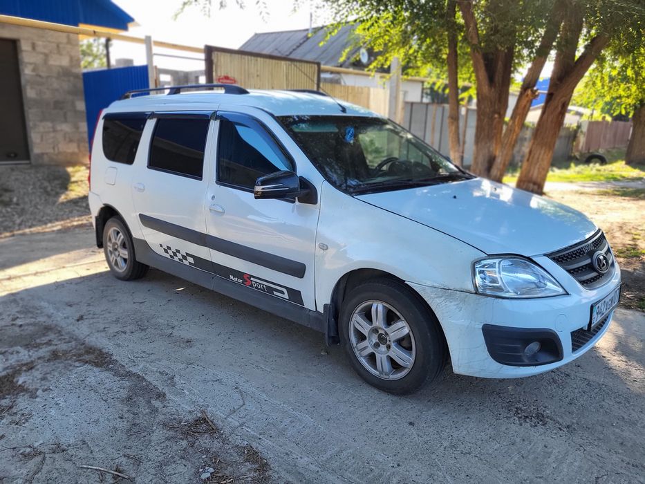 Продам лада ларгус полный люкс.