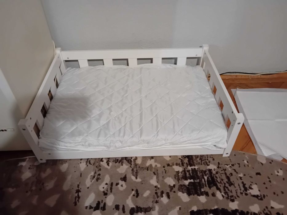 Vând pătuț câine din lemn...