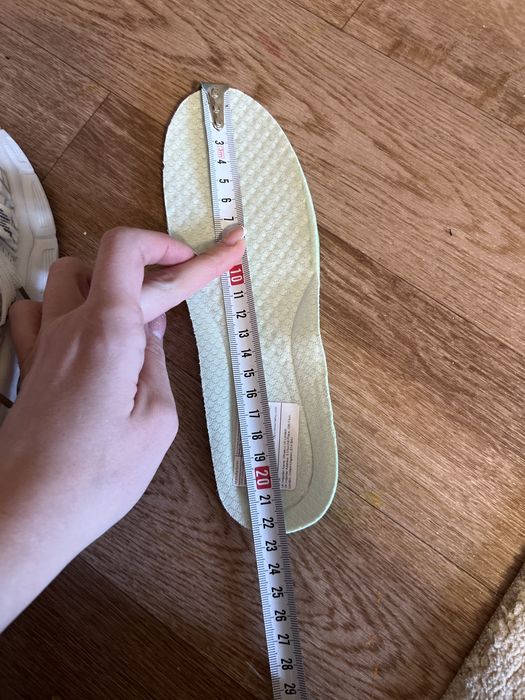 Кроссовки на девочку 34 р