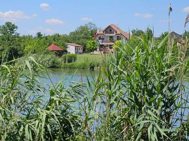 Teren de vanzare pe malul lacului in Stefanestii de Jos
