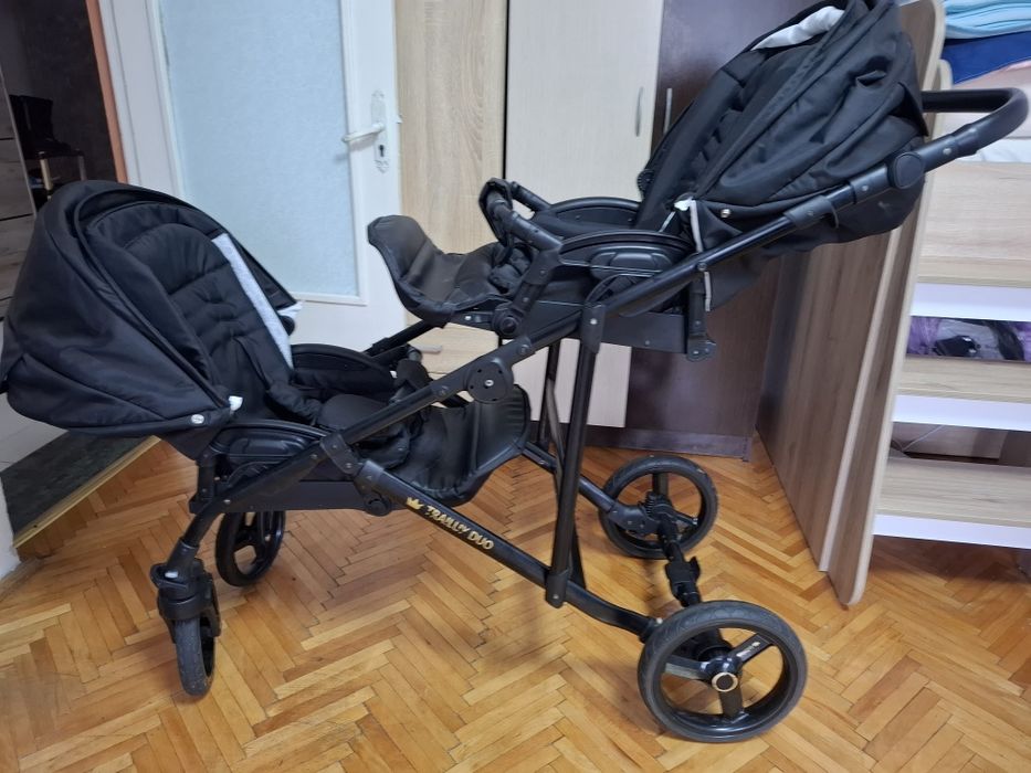 Vând carucior pentru gemeni 3 în 1