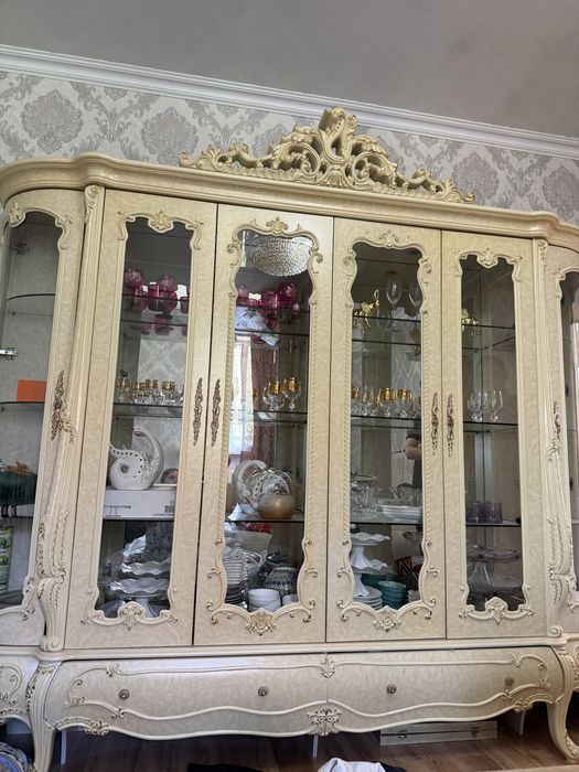 Сервант. В отличном состояние