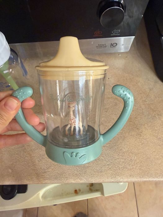 Шишета на Dr.Brown’s -стъклени и чашка Жирафчето Софи