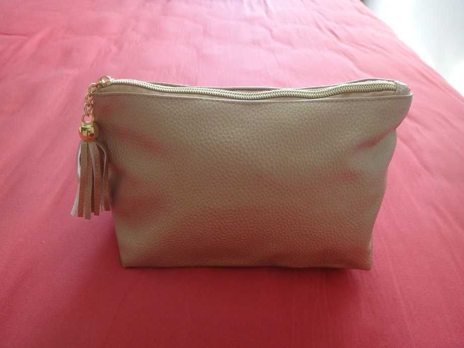 Нови козметични, тоалетни несесери за гримове или друго