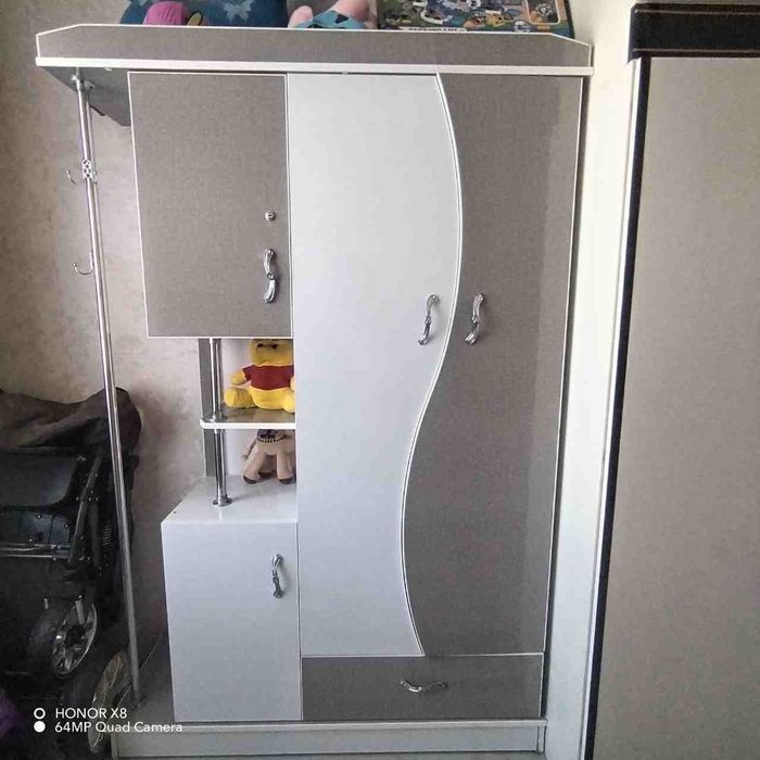 Detskiy mebel sotiladi shkafi tumbasi krovati bor