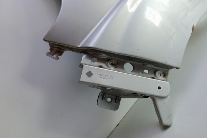 Aripa stanga fata Nissan Primastar prima generatie