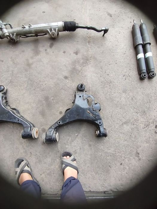 Срочно продам запчасти для Тойота Ленд Крузер 200