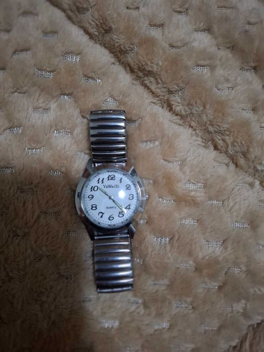 Продавам 2 бр.часовници