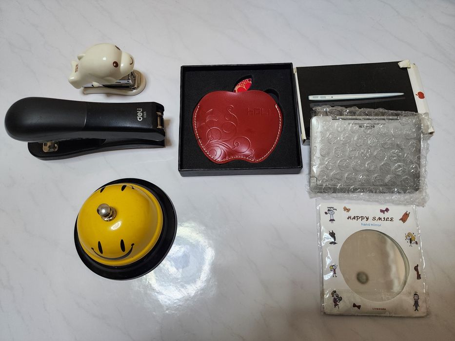 Зеркало карманное и другие.