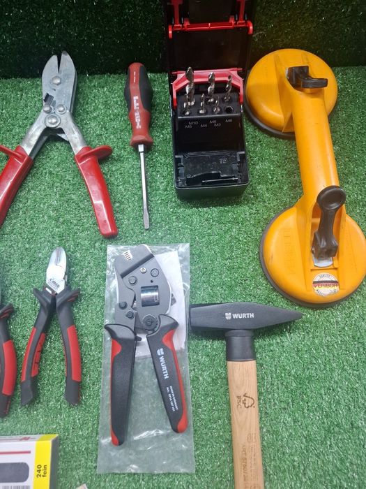 Професионални ръчни инструменти Малки резачи Knipex 75-125 - 30€
Клещи тип болторез 71 32 200 - 35€
Клещи за кримпване Knipex 97 78 180 - 20€
Нощица з