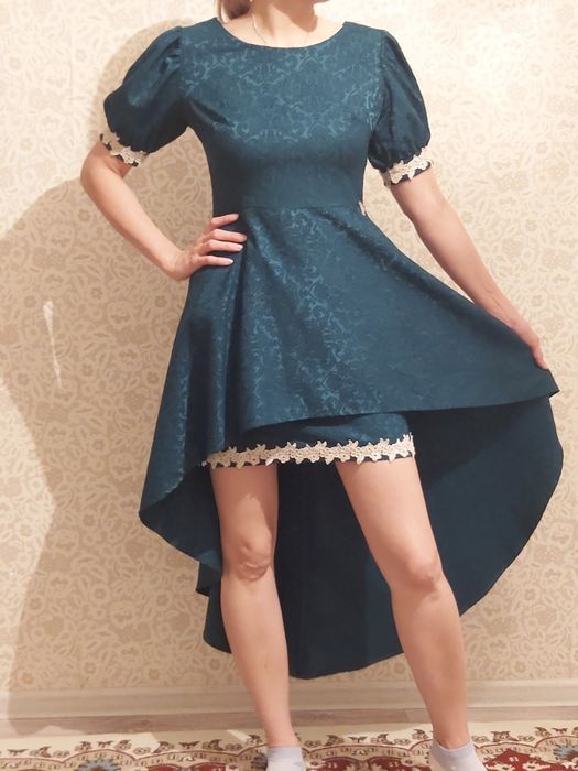 Продам платья коктейльные