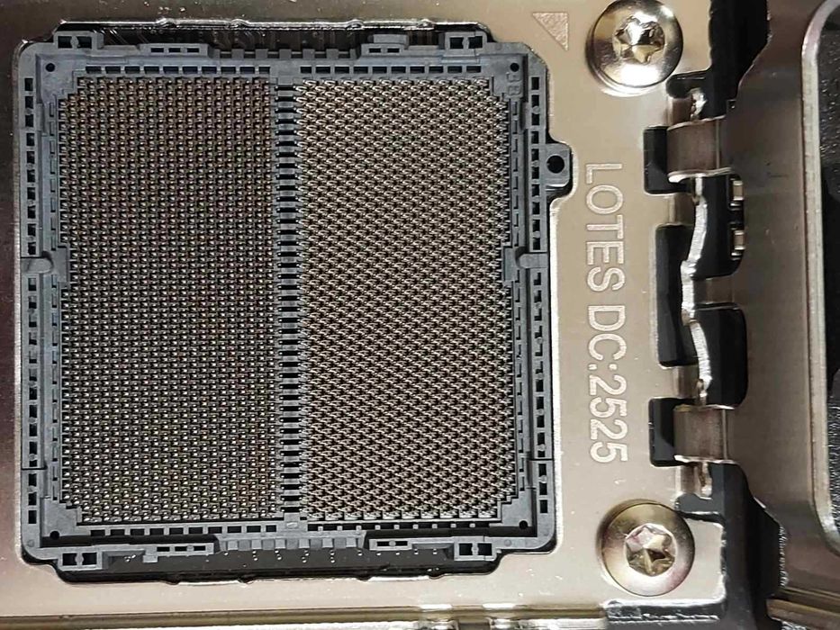 AMD Ryzen 7 7800X3D + Gigabyte B650 Eagle AX Wi-Fi 6E Rev. 1.2