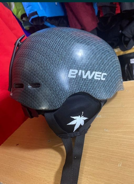 Горнолыжный шлем