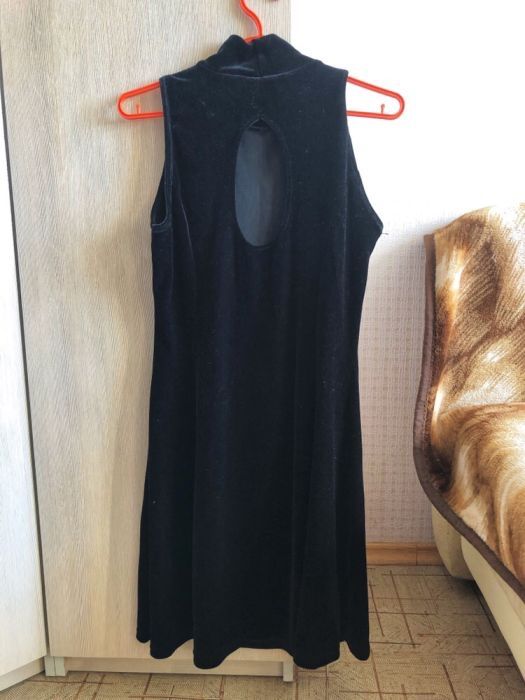 Маленькое чёрное платье велюровое